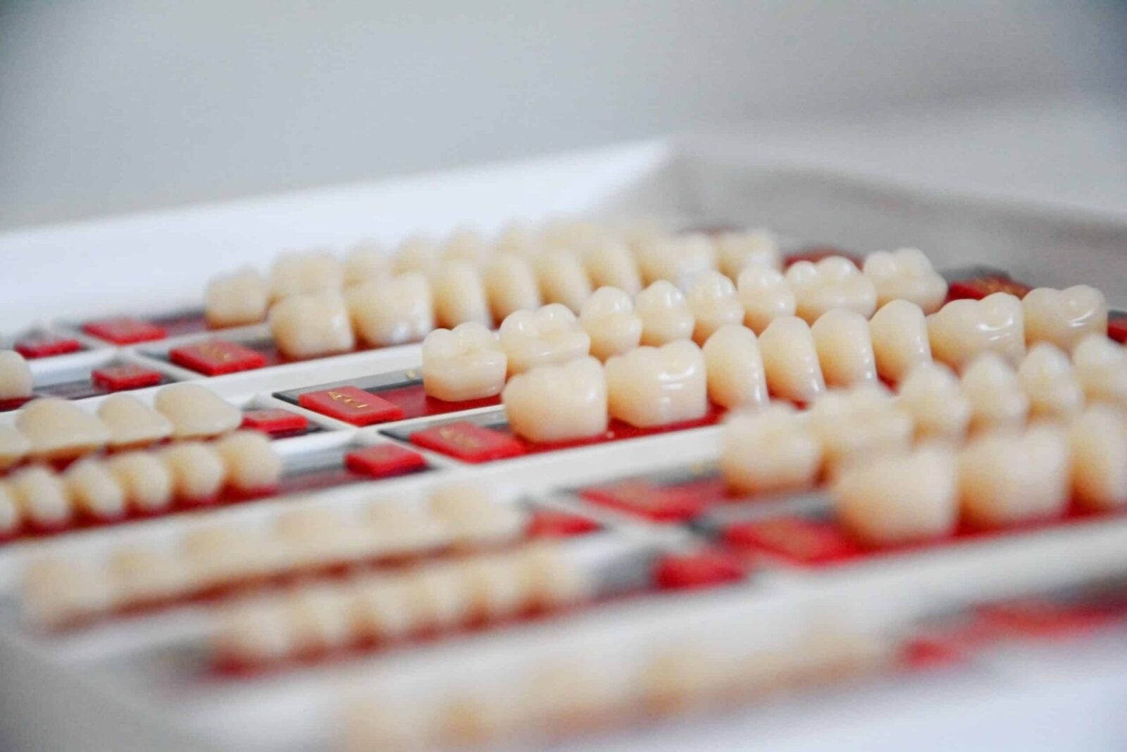 Одномоментная имплантация зубов: показания, этапы процедуры, плюсы и минусы